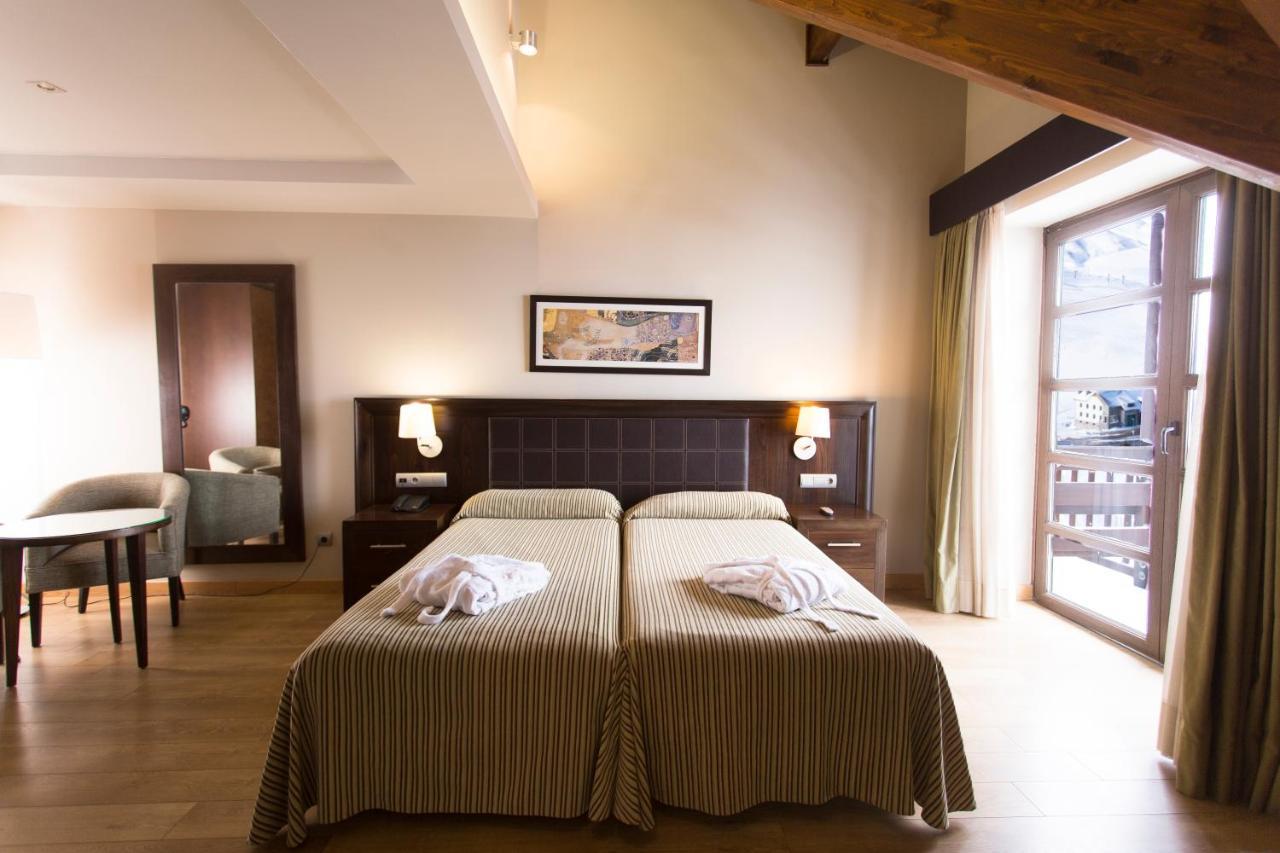 Hotel Snoe Aragon Hills Formigal Exteriér fotografie